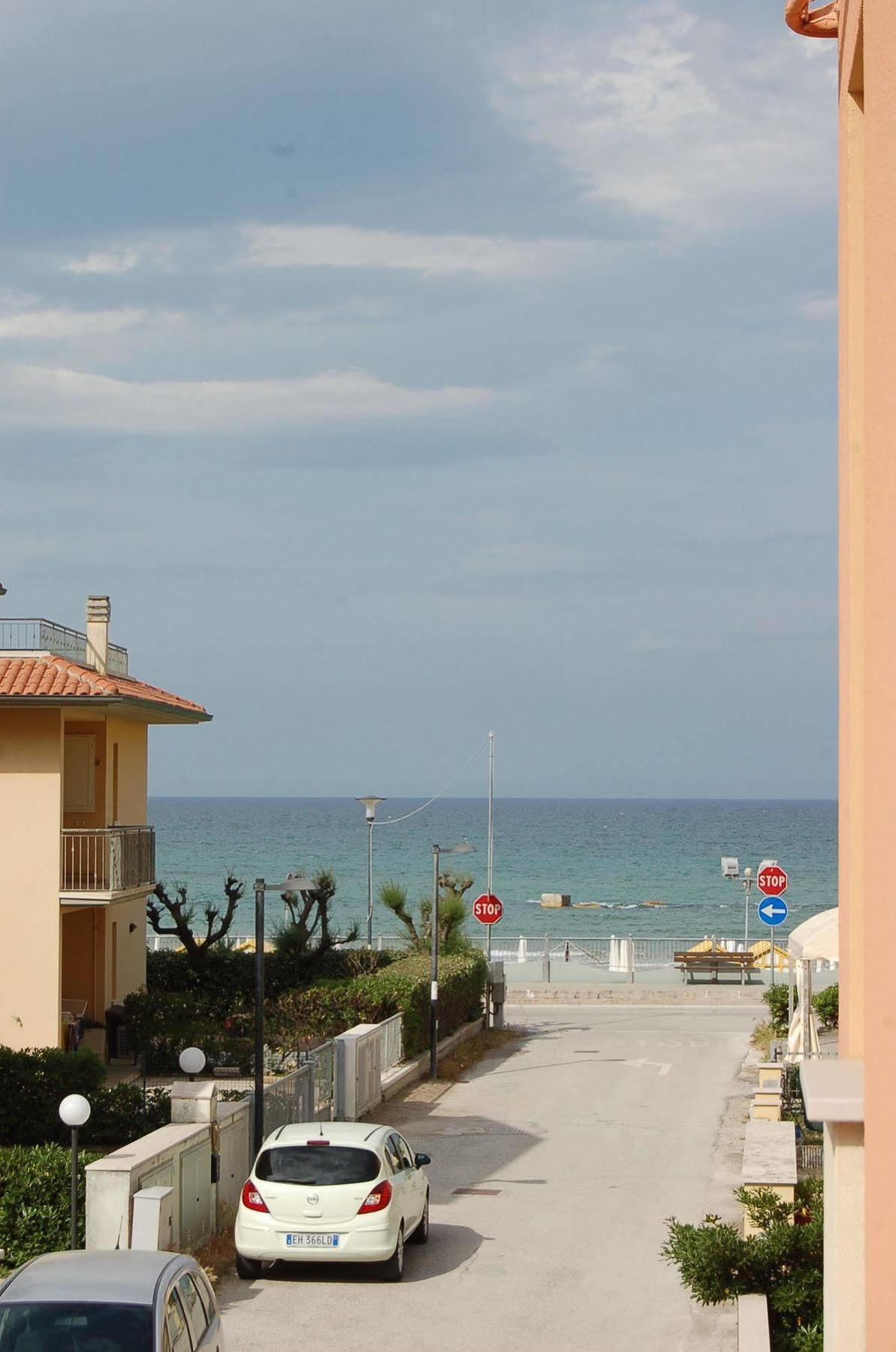 Edelweiss Hotel Fano Esterno foto
